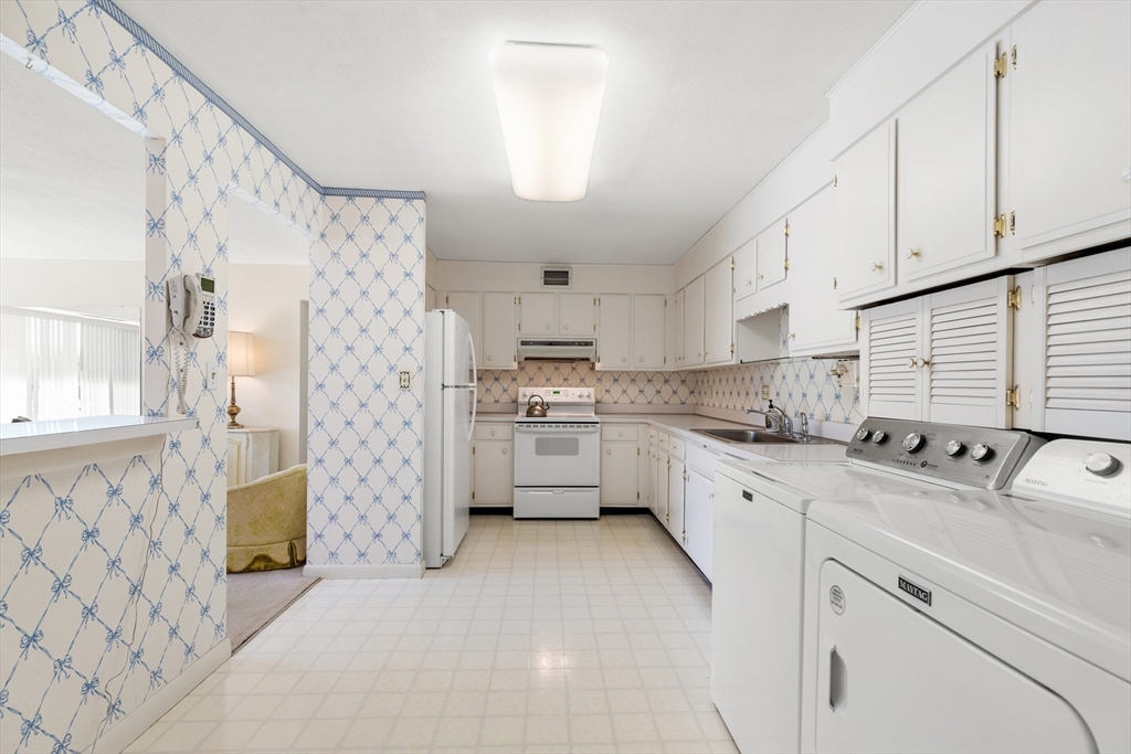 402 Paradise Rd Unit: PHQ