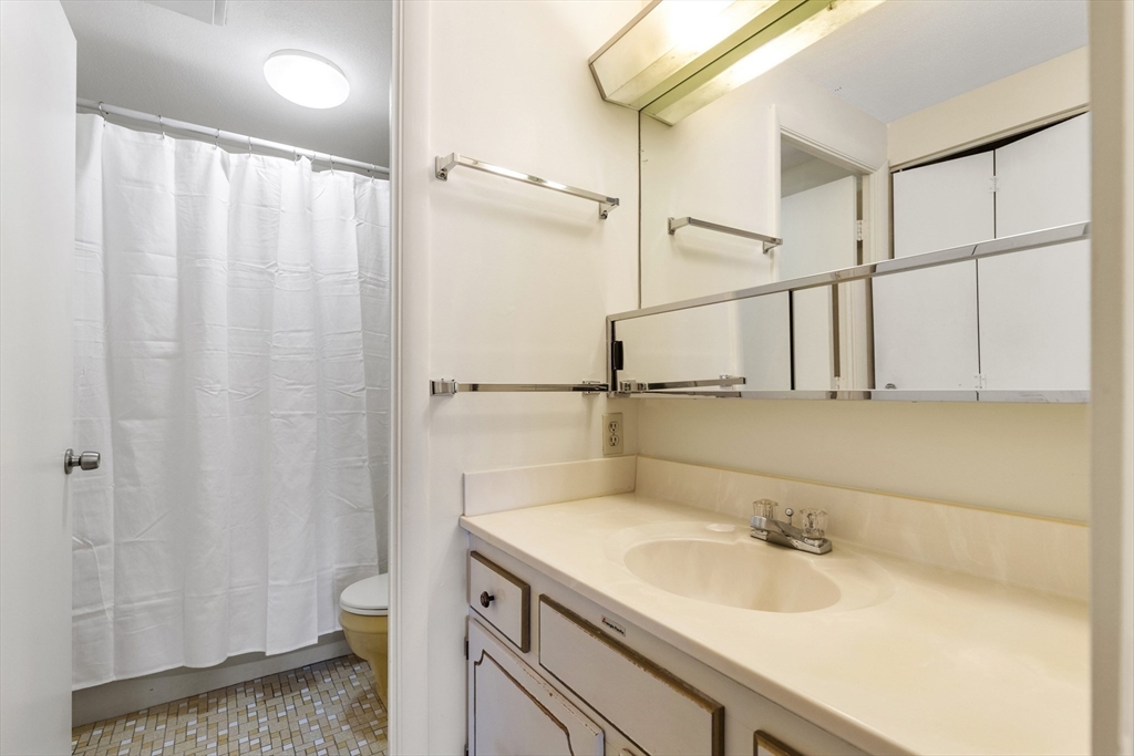 402 Paradise Rd Unit: PHQ