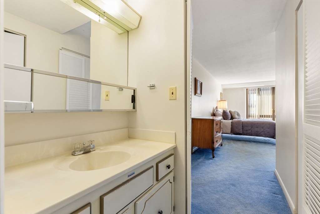 402 Paradise Rd Unit: PHQ