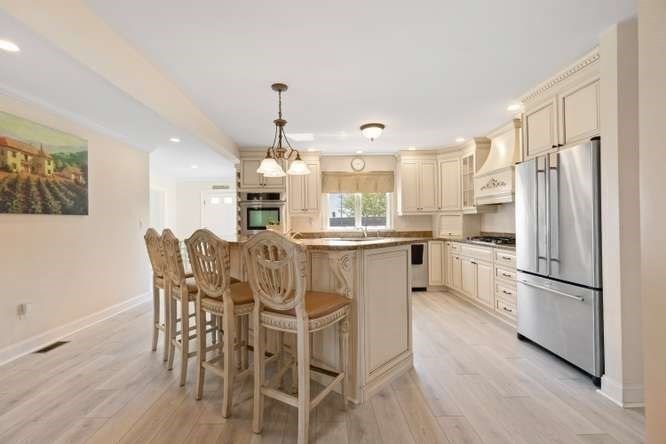 33 Pines Rd