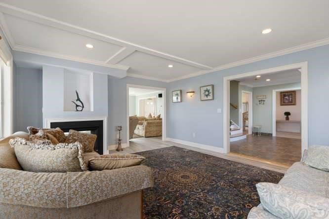 33 Pines Rd