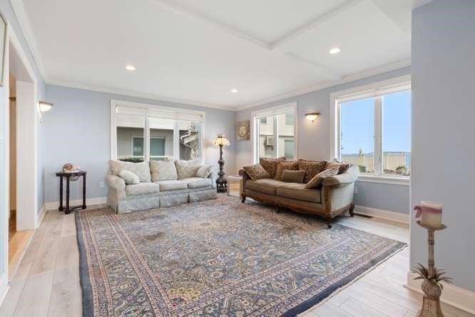 33 Pines Rd