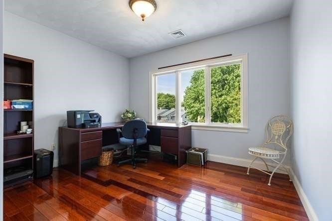 33 Pines Rd