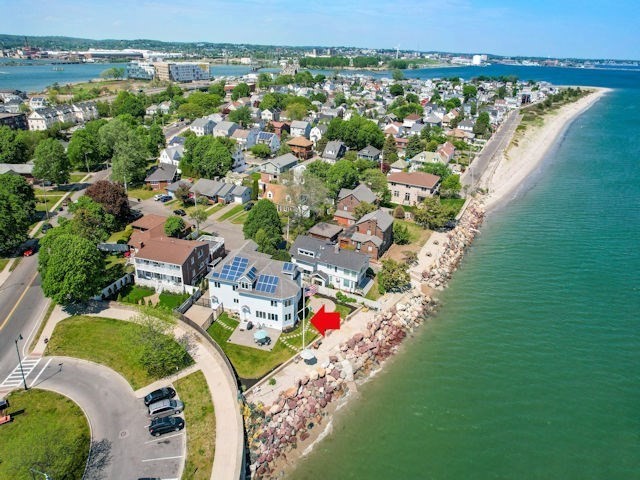 33 Pines Rd