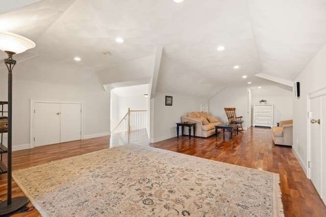 33 Pines Rd