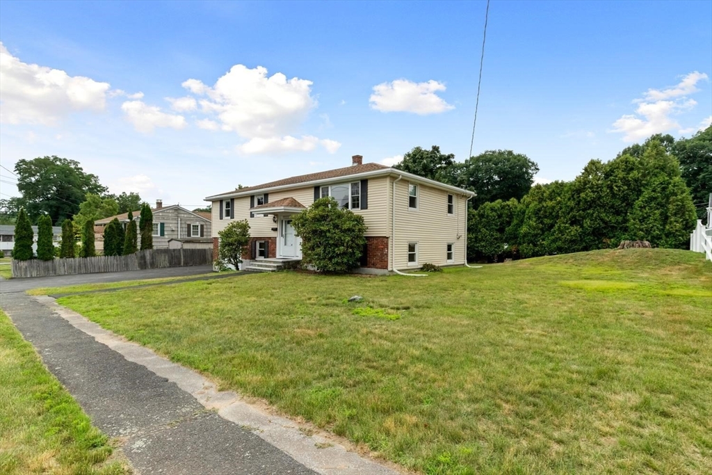 4 Eileen Rd