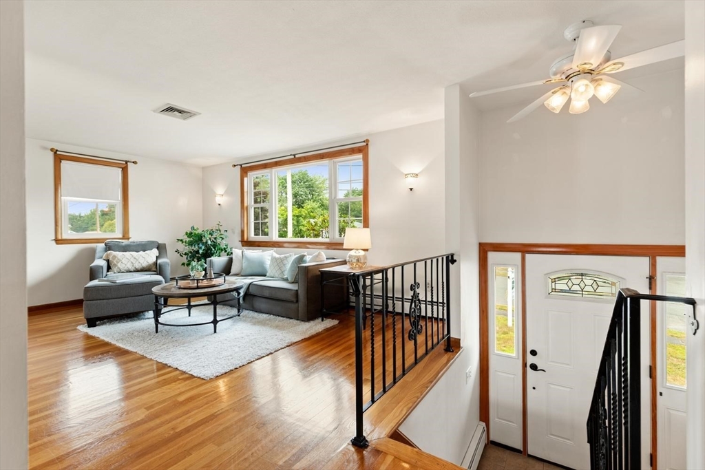 4 Eileen Rd