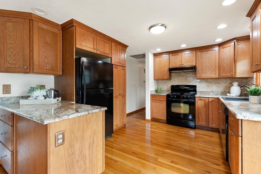 4 Eileen Rd