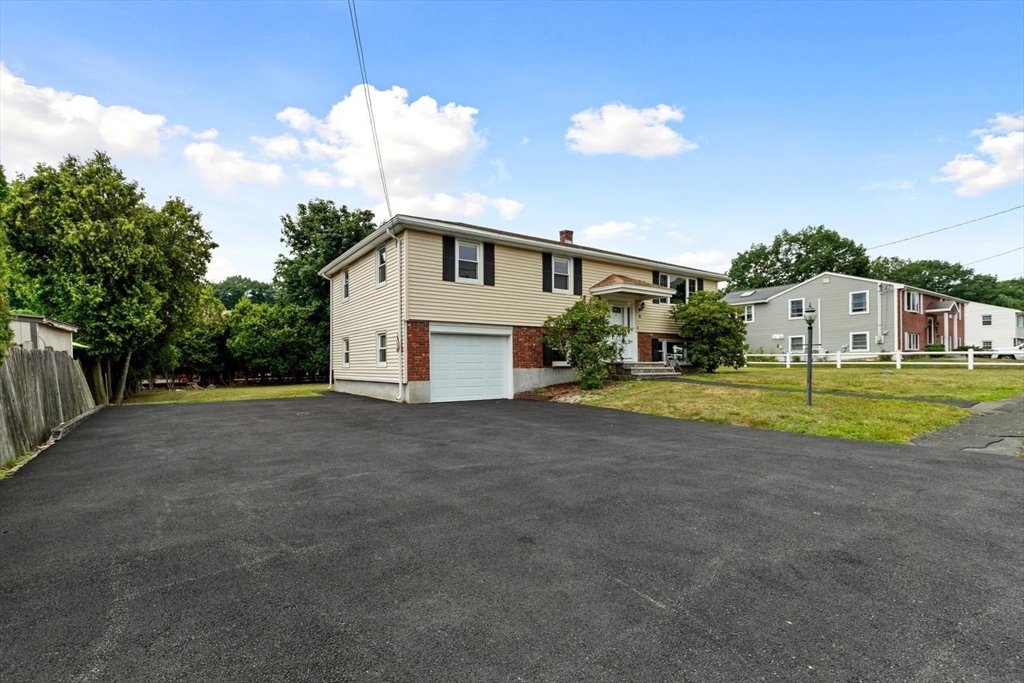4 Eileen Rd