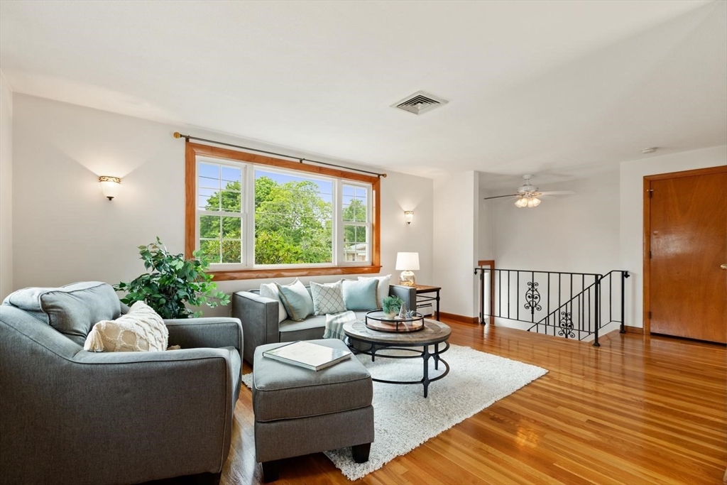 4 Eileen Rd