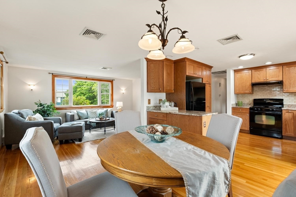4 Eileen Rd