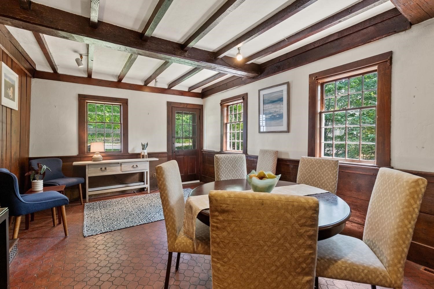 106 High St