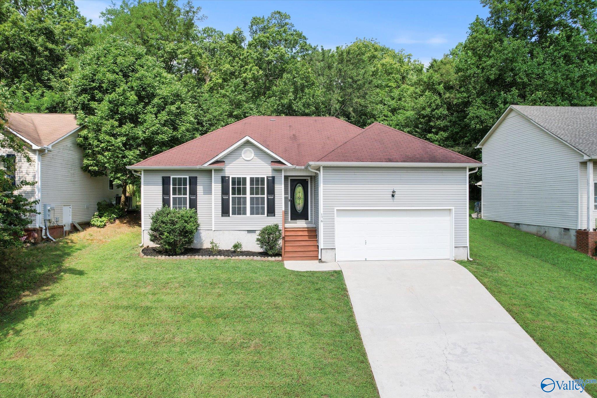 176 Hollington Drive NE