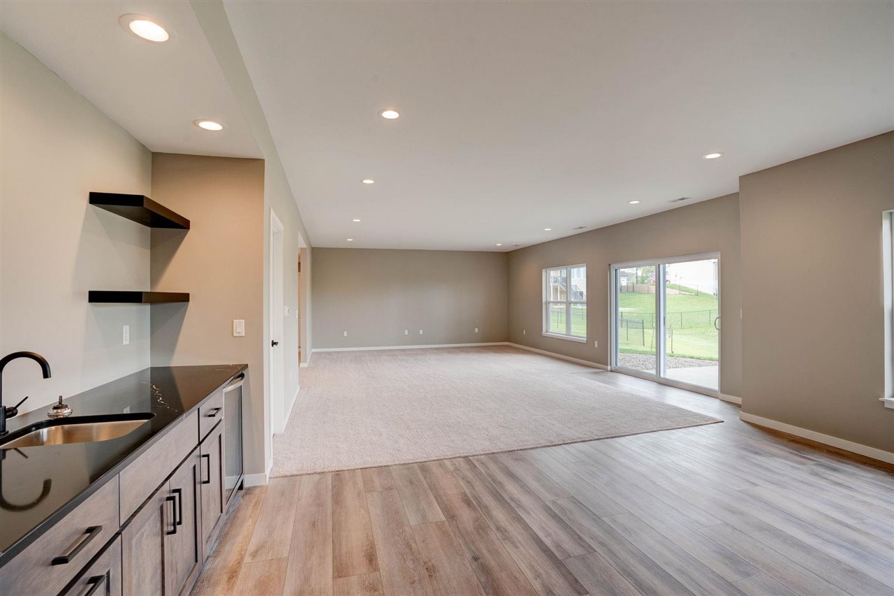 606 Rolling Hills Dr