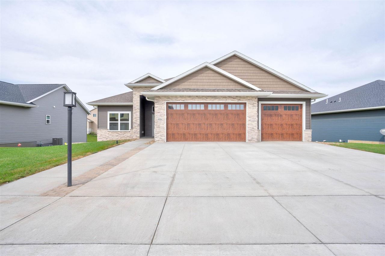 606 Rolling Hills Dr