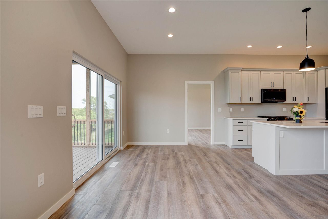 606 Rolling Hills Dr