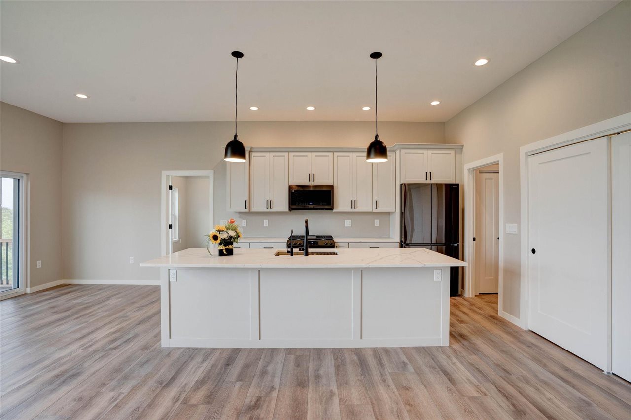 606 Rolling Hills Dr