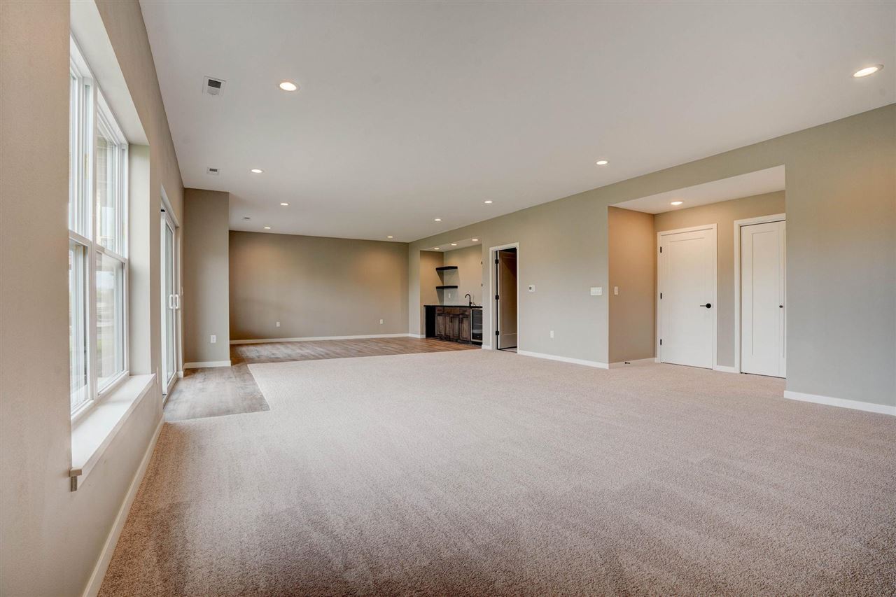 606 Rolling Hills Dr