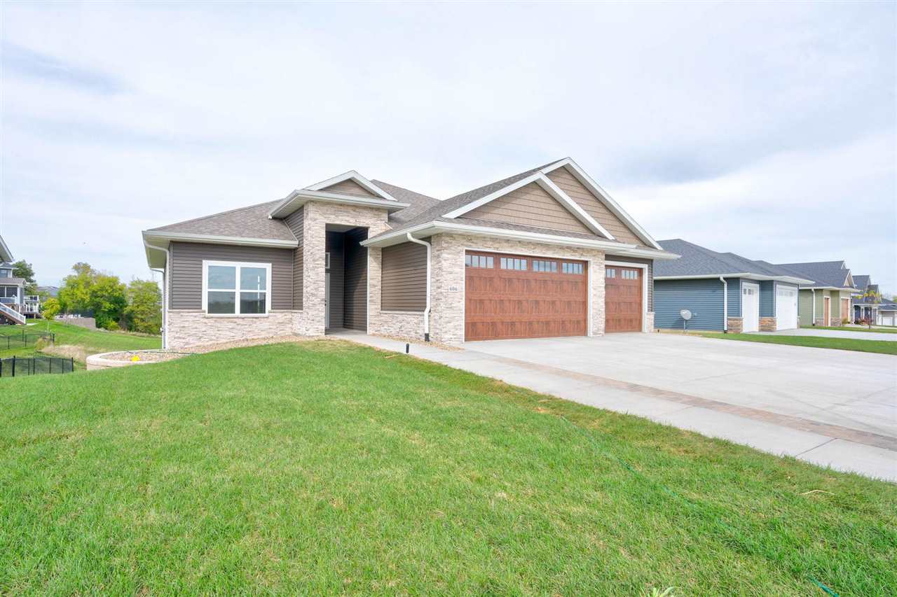 606 Rolling Hills Dr