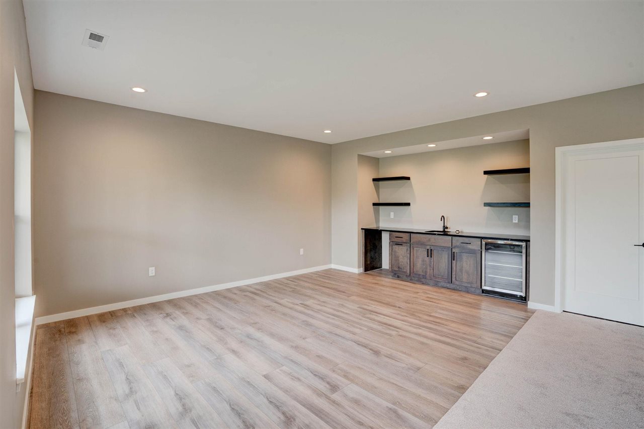 606 Rolling Hills Dr