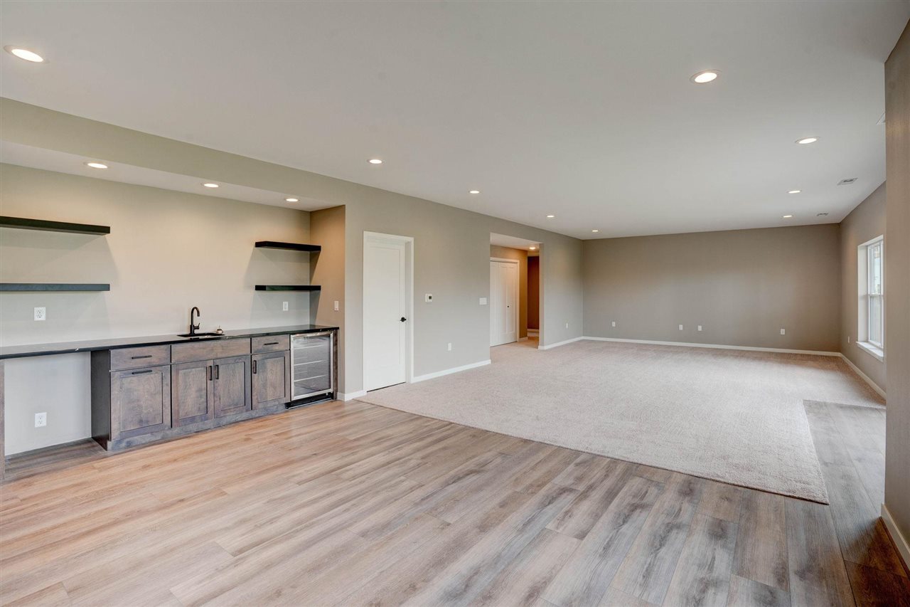 606 Rolling Hills Dr