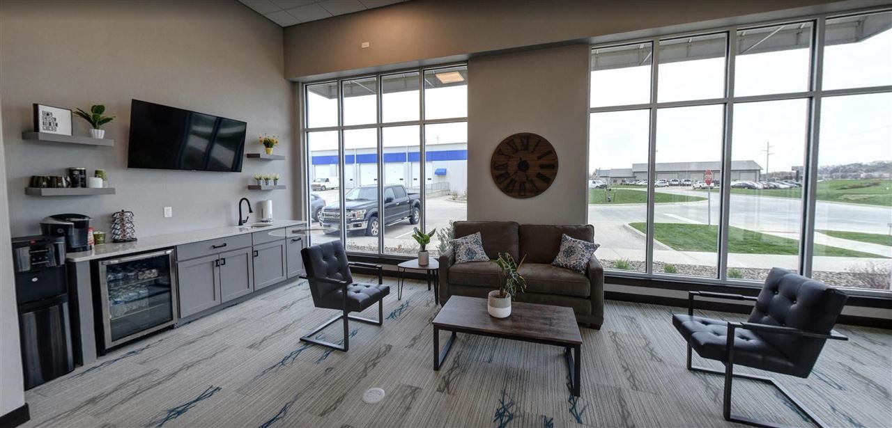 1900 James St Unit: 1