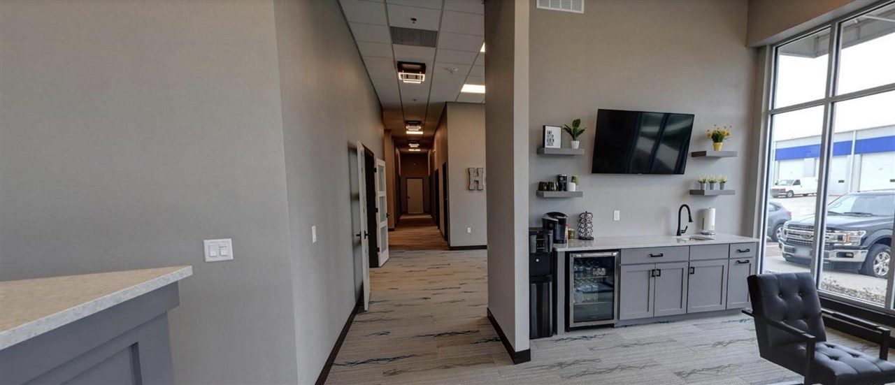 1900 James St Unit: 1
