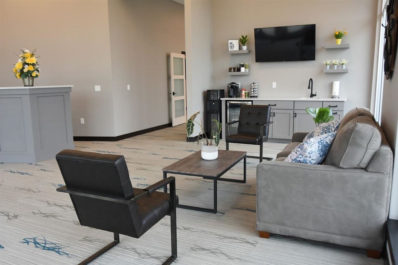 1900 James St Unit: 1