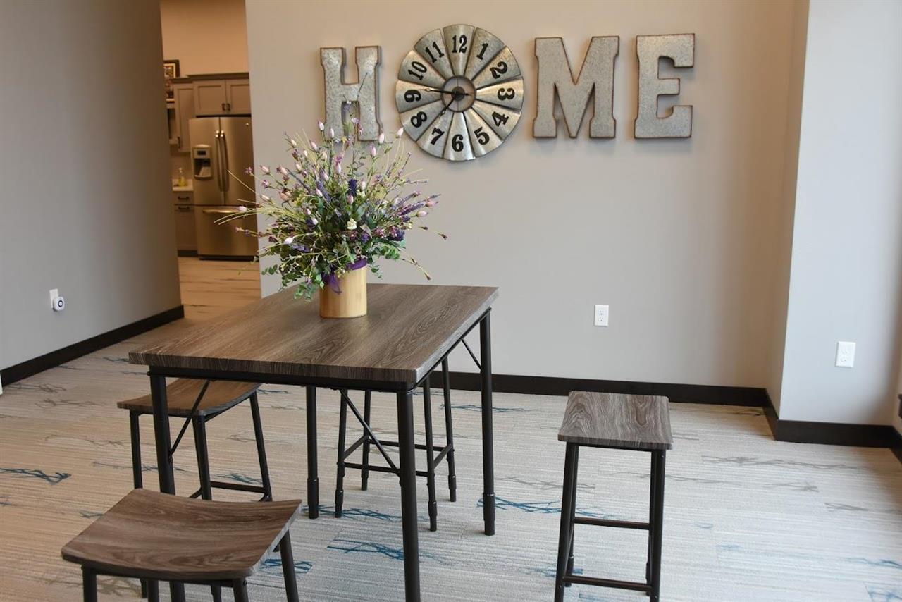 1900 James St Unit: 1