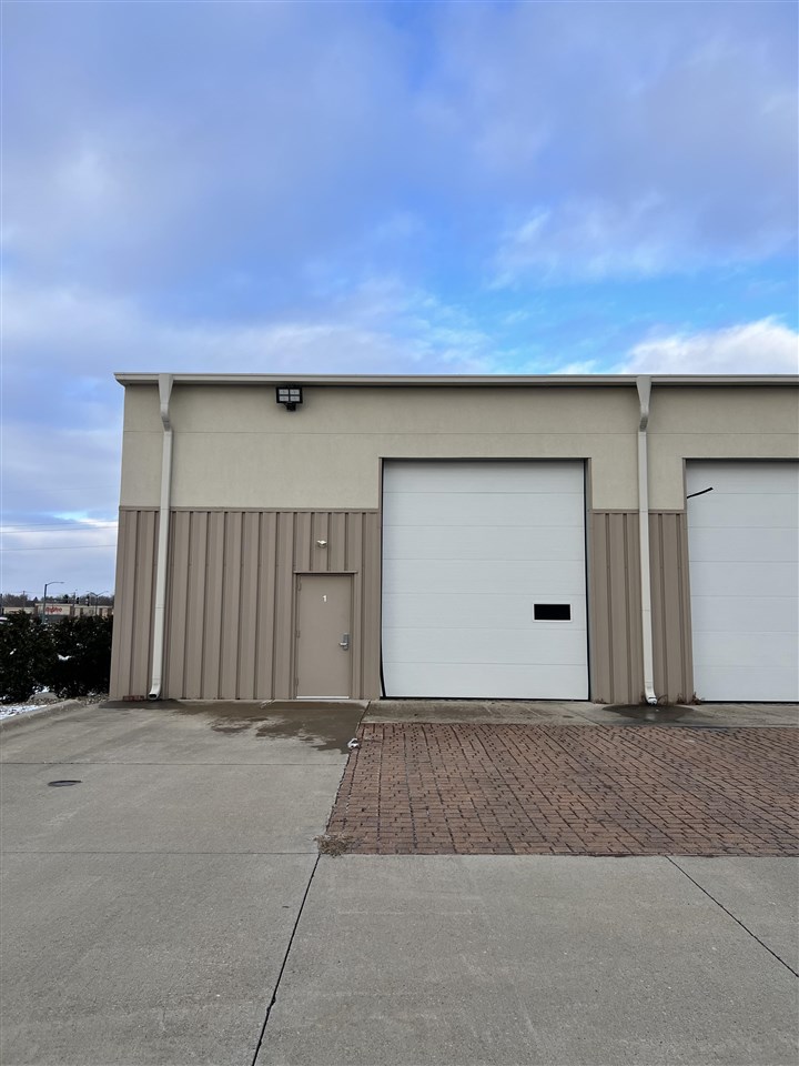 1900 James St Unit: 1