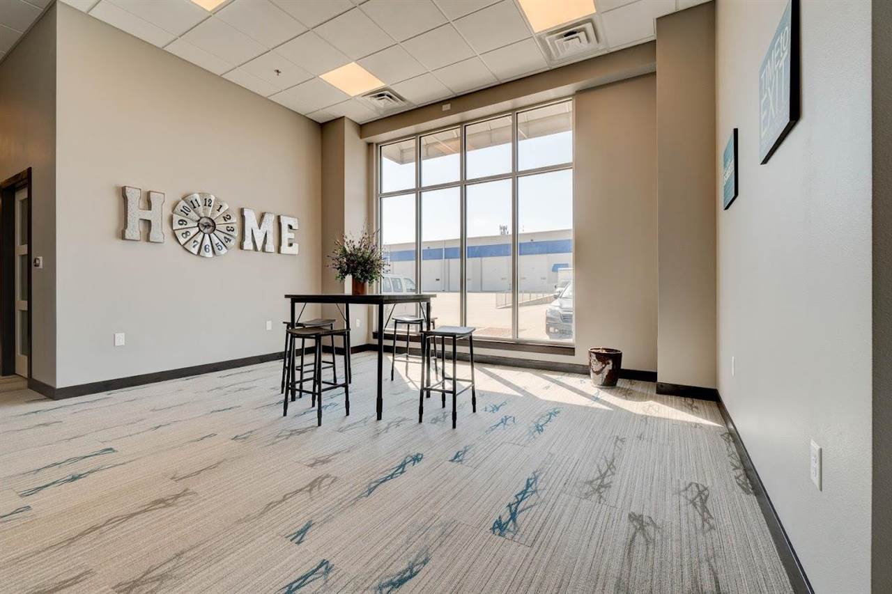 1900 James St Unit: 1