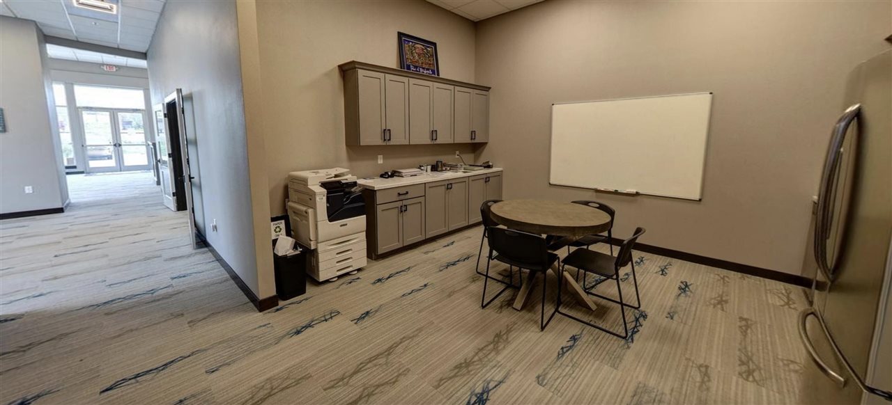 1900 James St Unit: 1