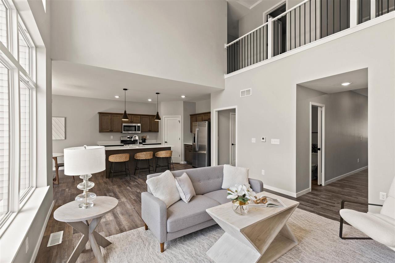 1105 Ivy Ln