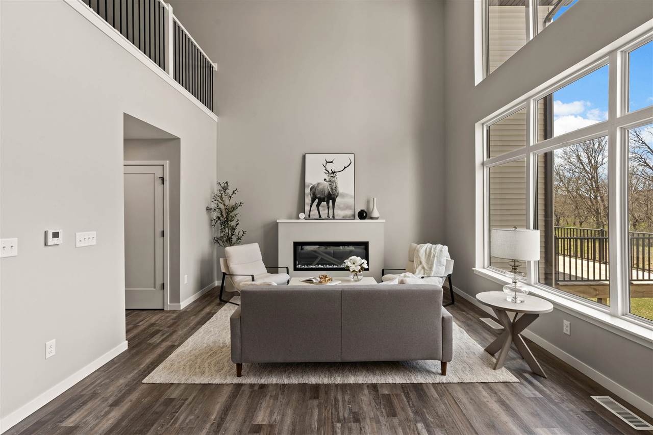 1105 Ivy Ln