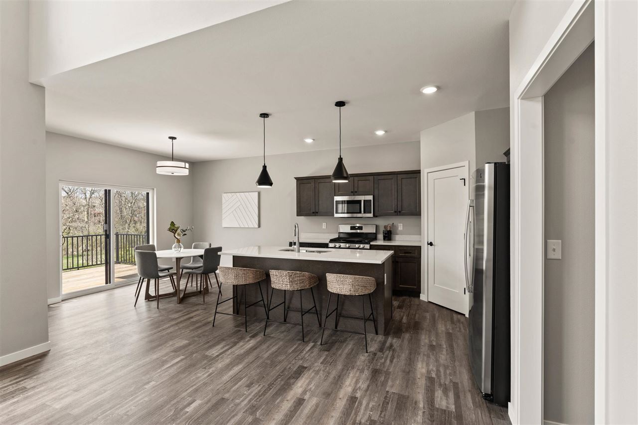 1105 Ivy Ln