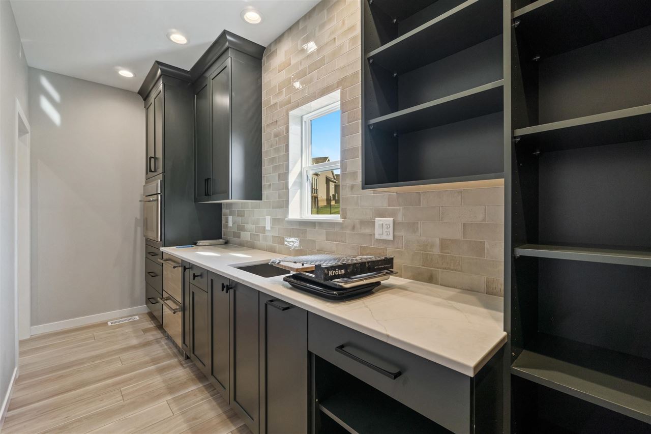 2956 Pine Hill Trce