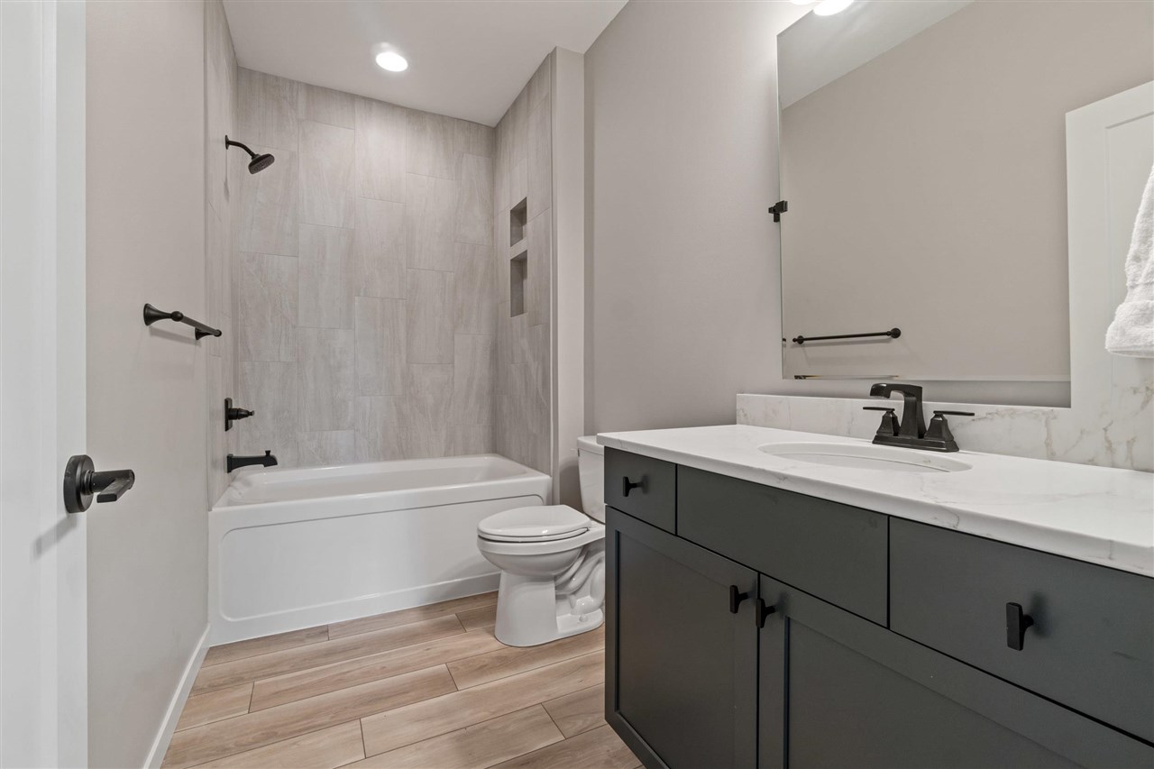 2956 Pine Hill Trce