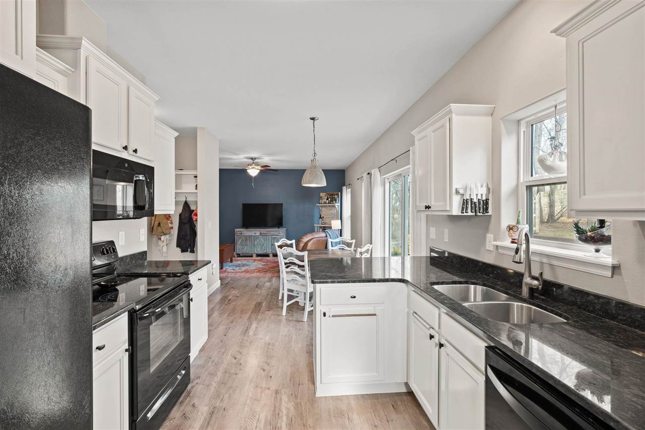1149 Manitou Trl