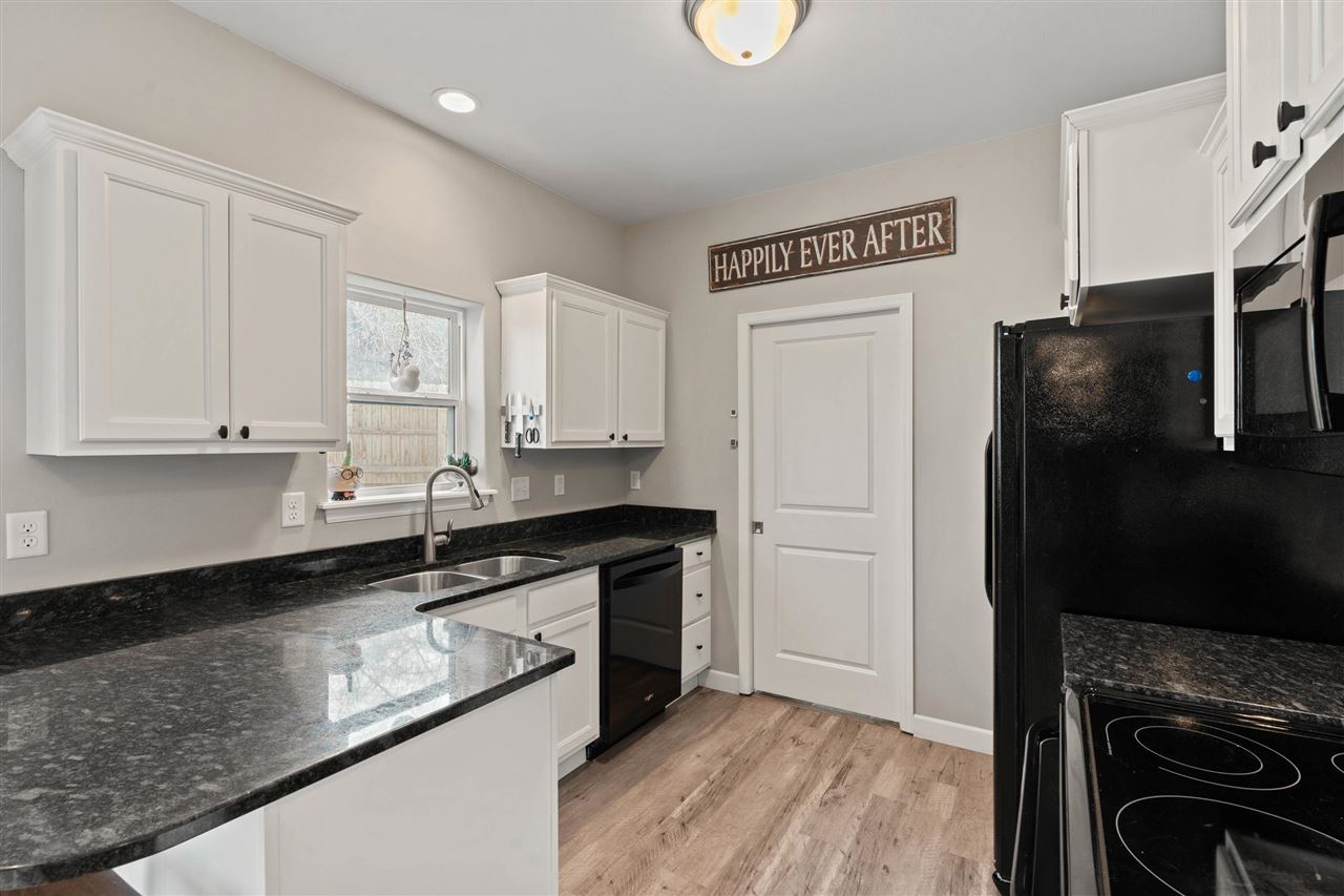 1149 Manitou Trl