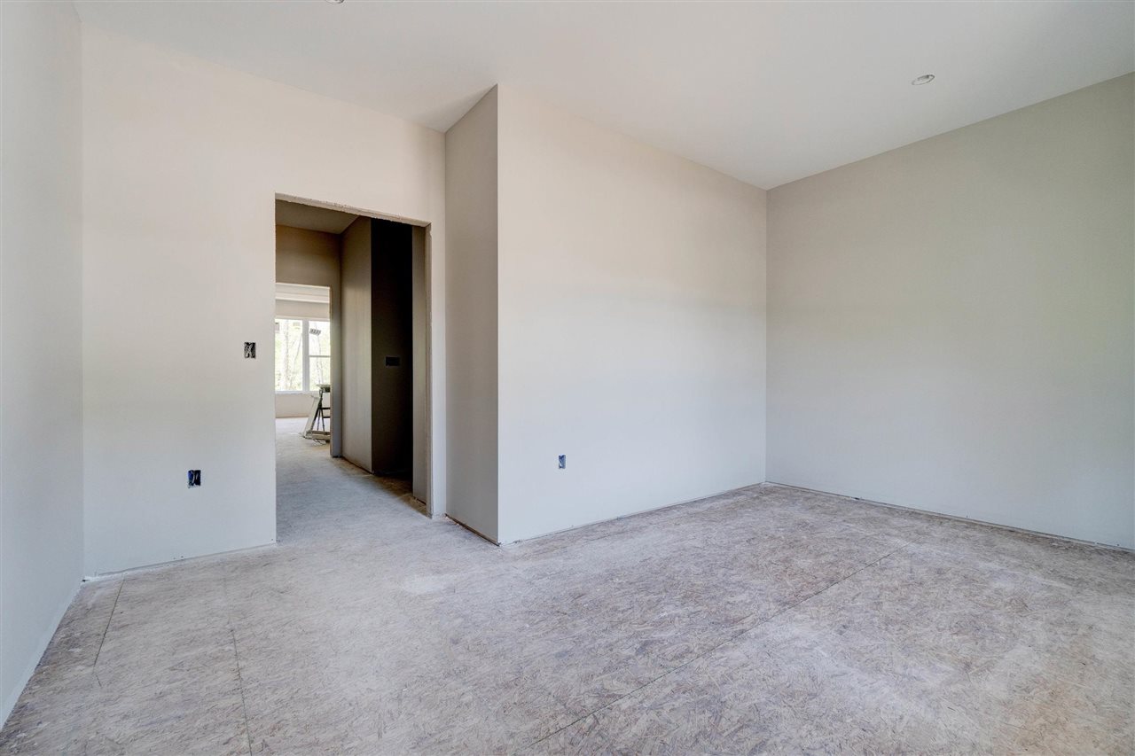 2908 Pine Hill Trce