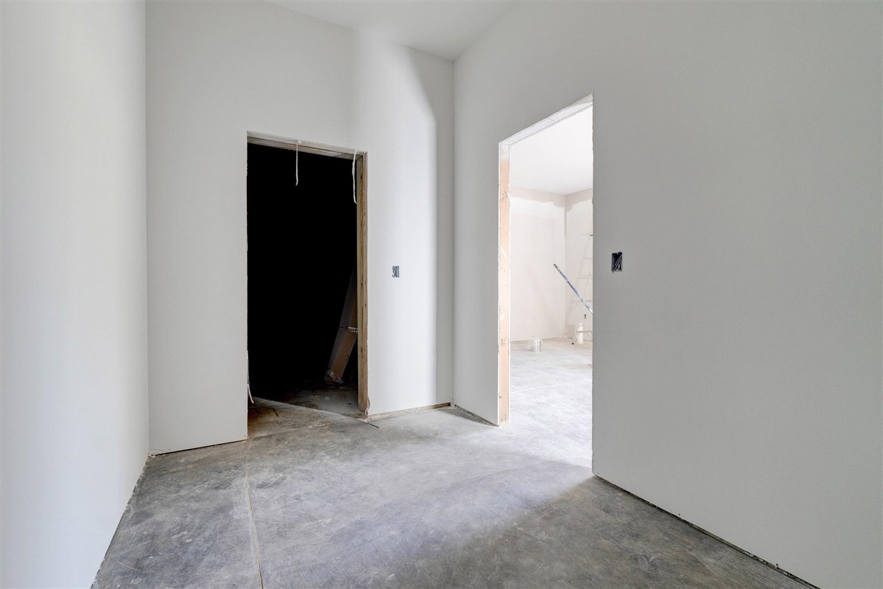2908 Pine Hill Trce