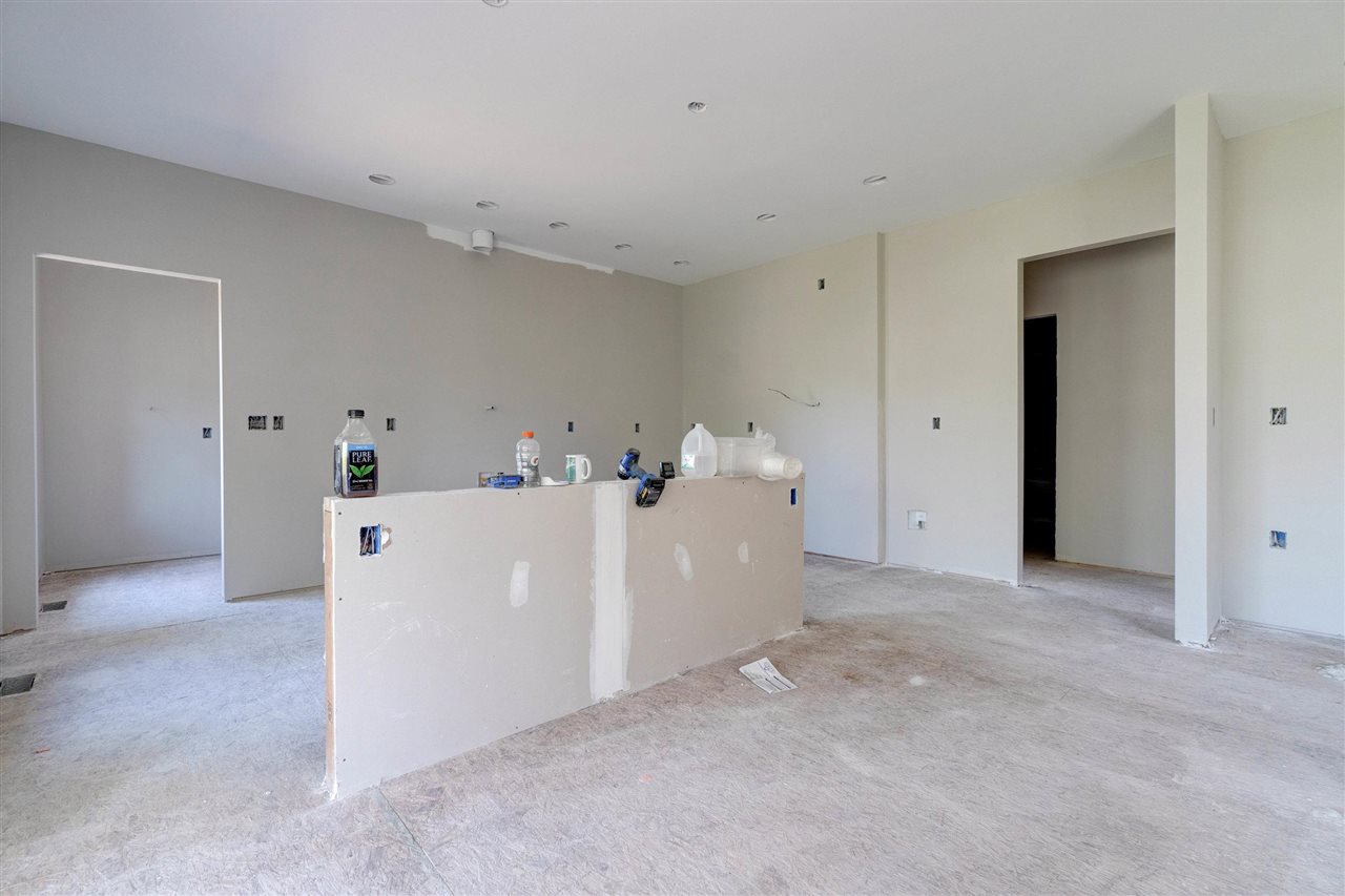 2908 Pine Hill Trce
