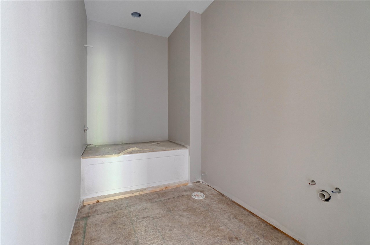 2908 Pine Hill Trce