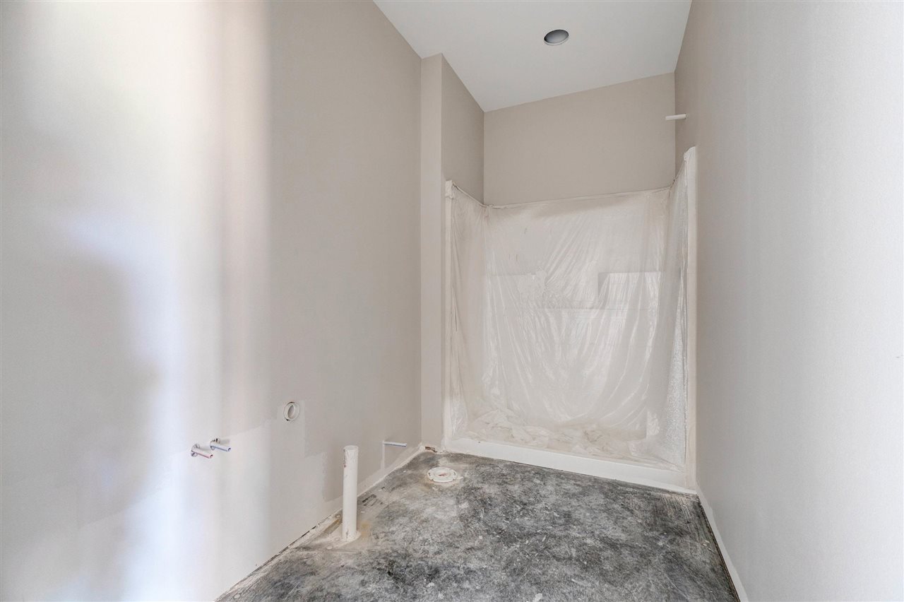 2908 Pine Hill Trce