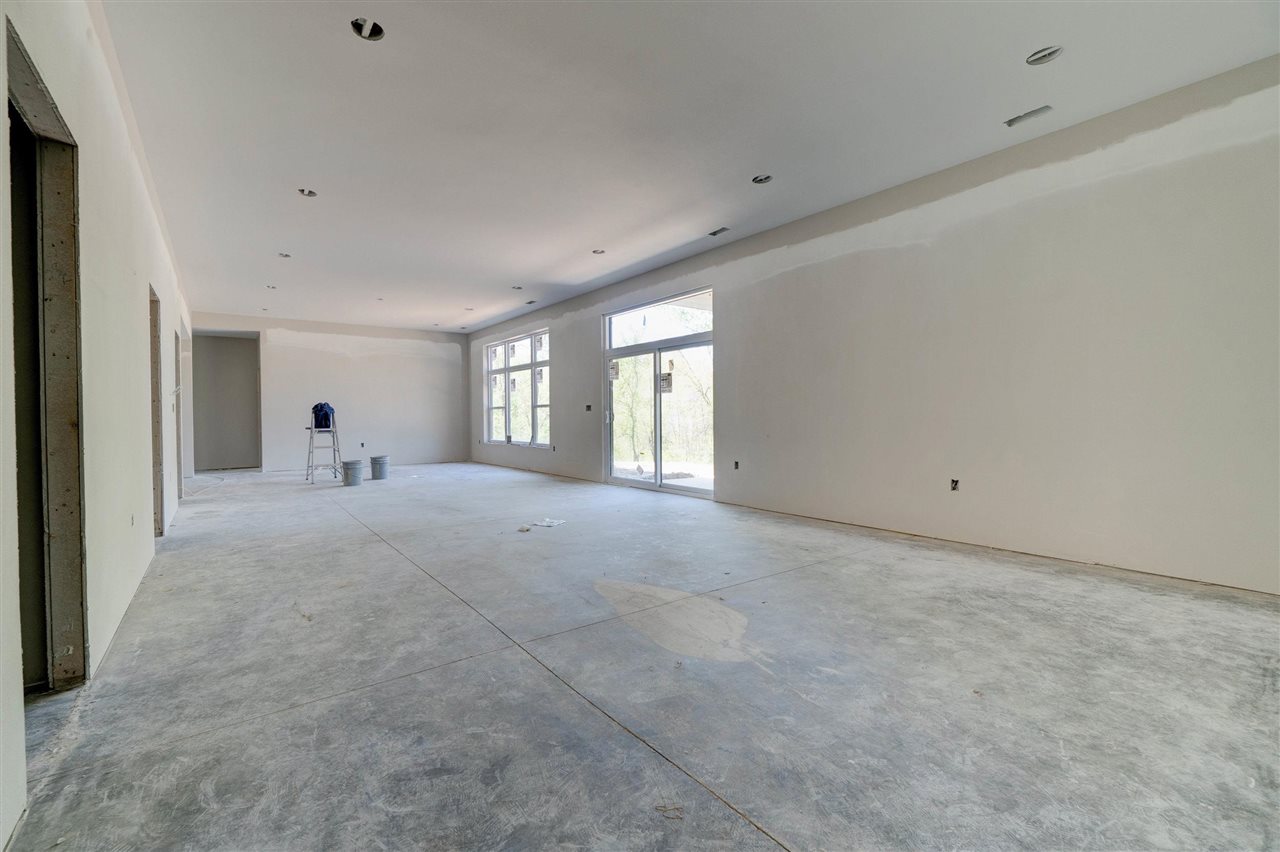 2908 Pine Hill Trce