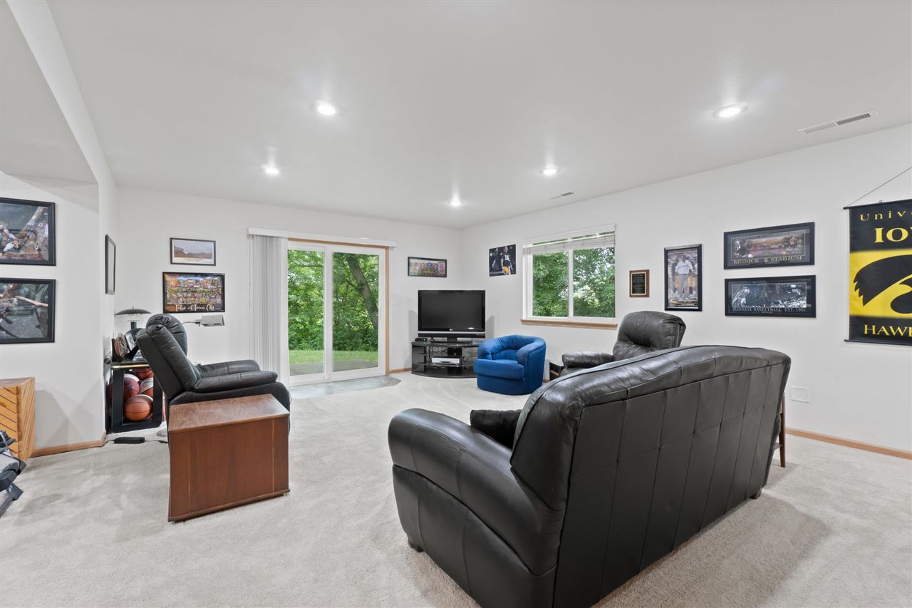 1001 Jensen St