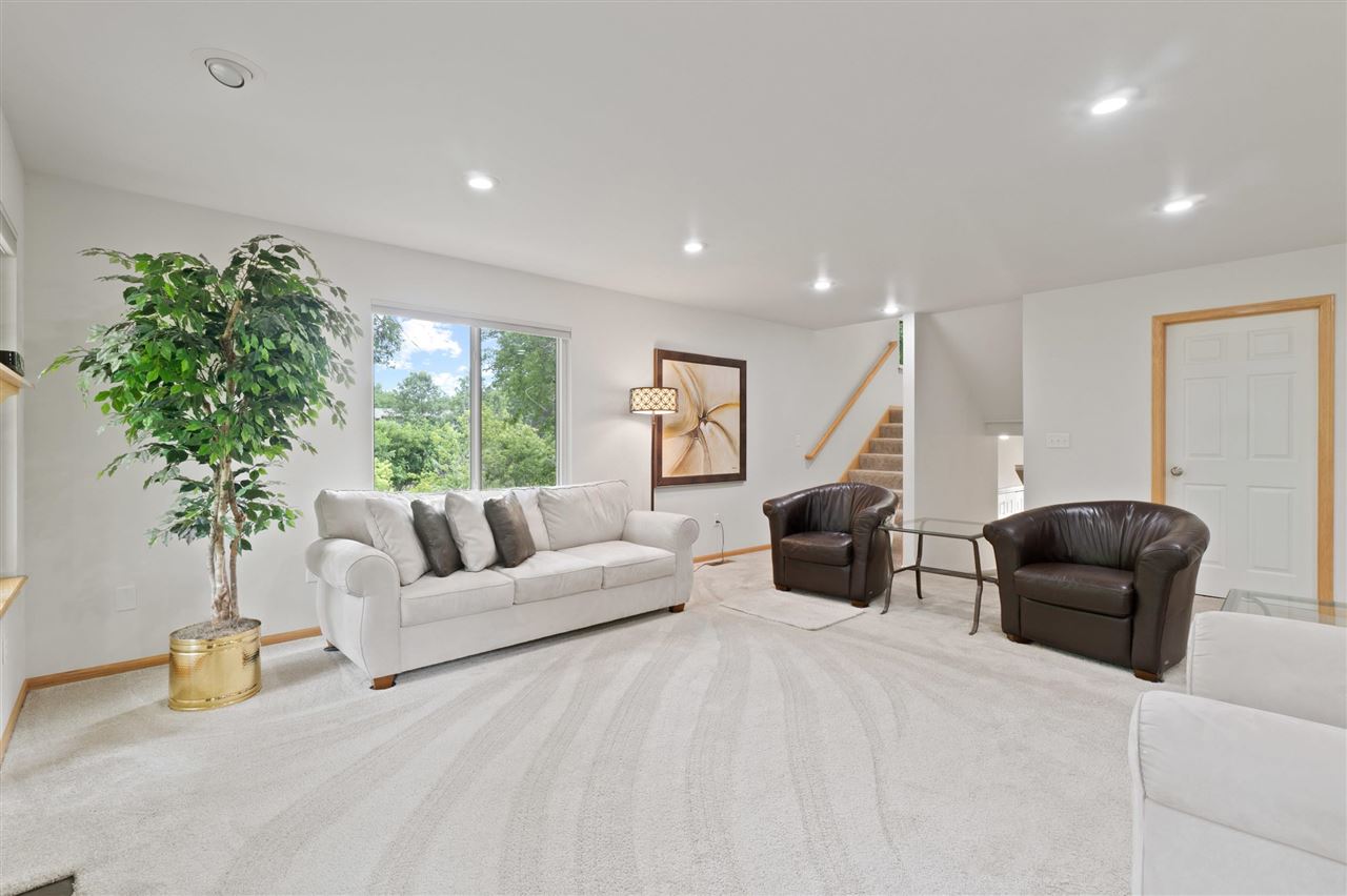 1001 Jensen St