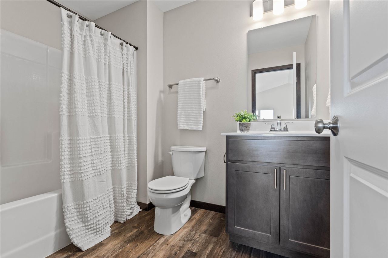401 - 407 Chloe Dr.