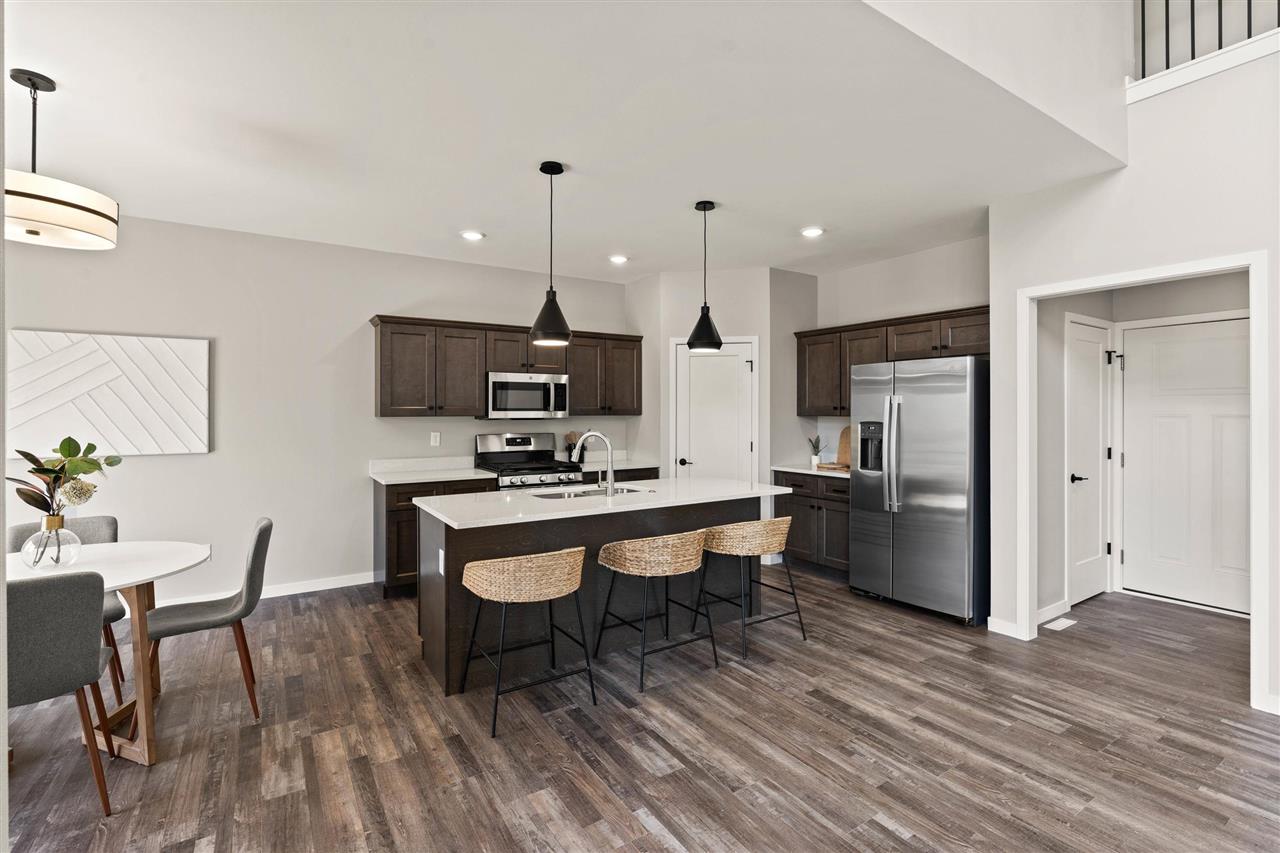 1155 Ivy Ln