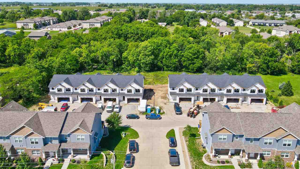 1155 Ivy Ln